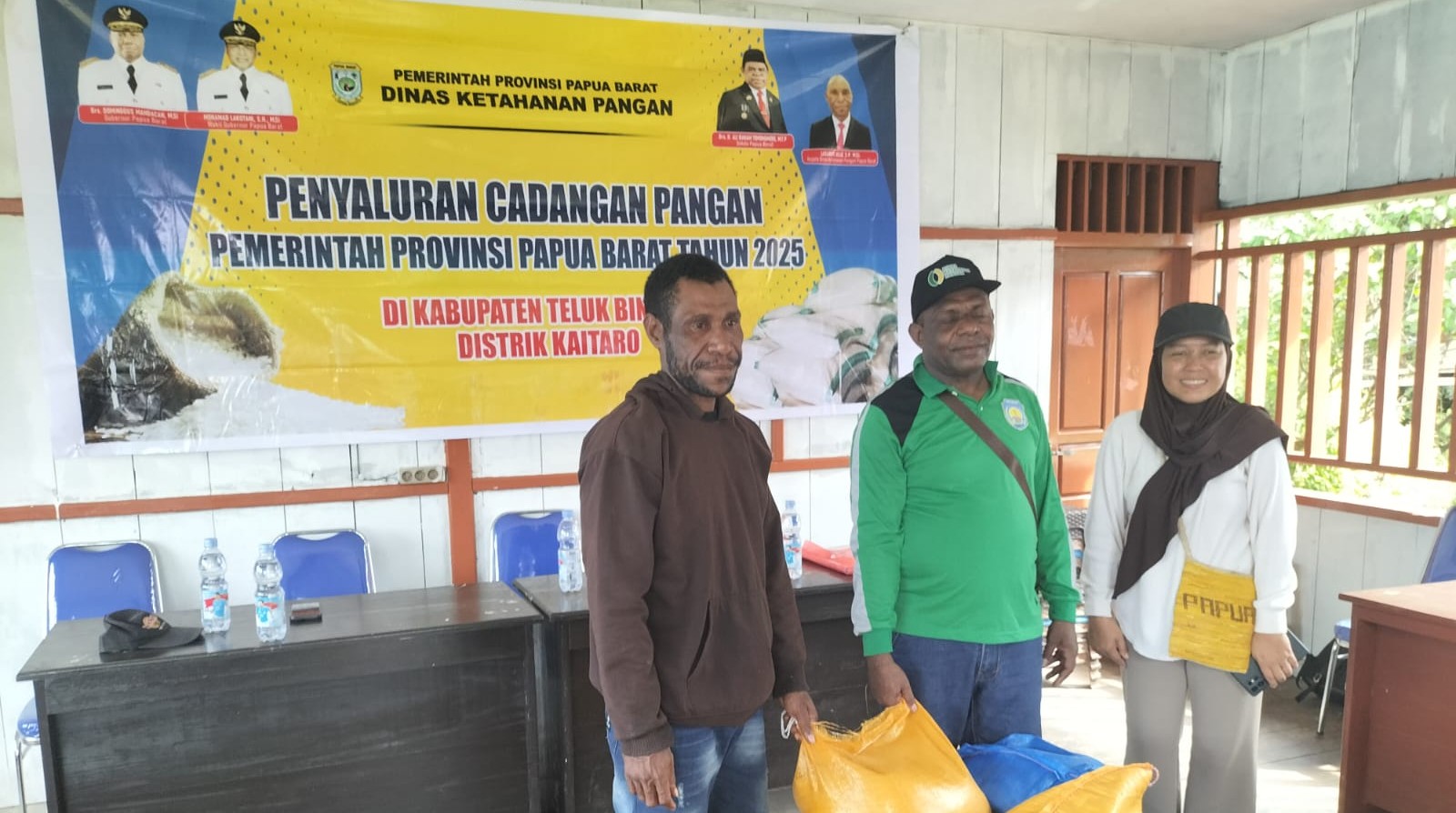 Penyaluran Cadangan Pangan Pemerintah Provinsi Papua Barat Tahun 2025 di Distrik kaitaro Kabupaten Teluk Bintuni Provinsi Papua Barat